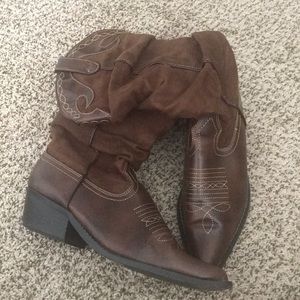 Brown cowgirl boots